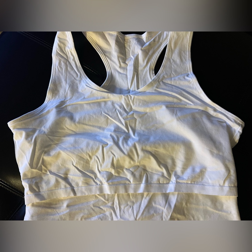 NWOT Women’s plus built in bra tank top. No brand. Size 2X. - Picture 2 of 5